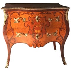 Élégante commode française du XVIIIe siècle d'époque Louis XV