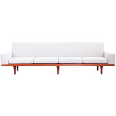 Seltenes Sofa von Illum Wikkelsoe Wikkelso für Søren Willadsen Teak Neue Polsterung