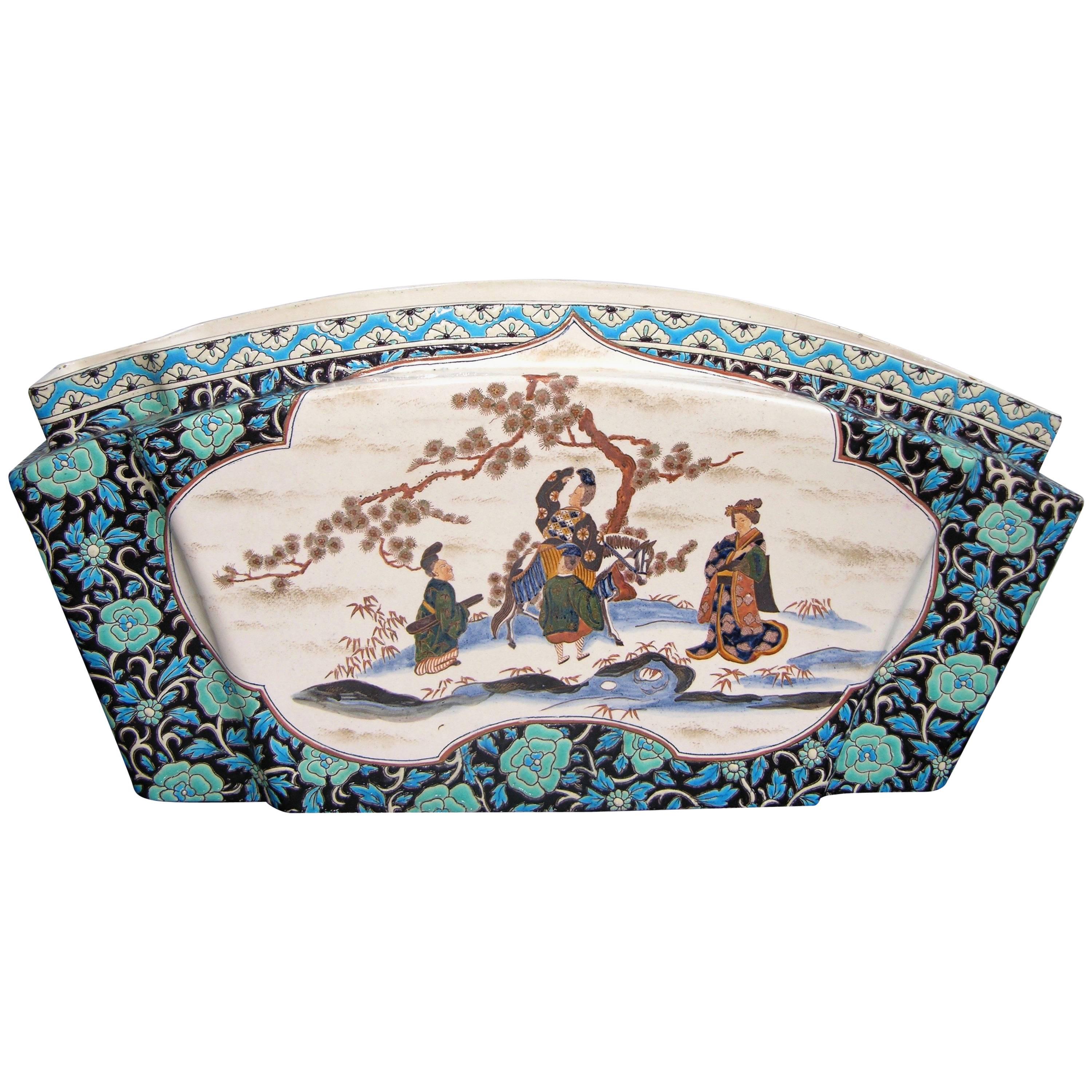 Vase de centre de table français de style Longwy de 1875, décor asiatique par Gien