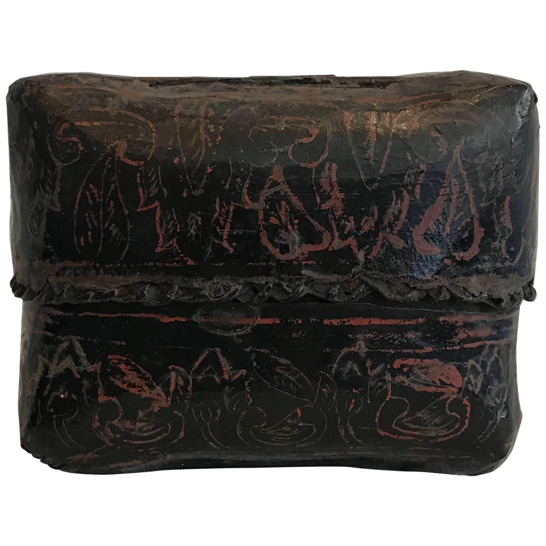 Boîte à couvercle du 19ème siècle peinte à la main en laque birmane en vente