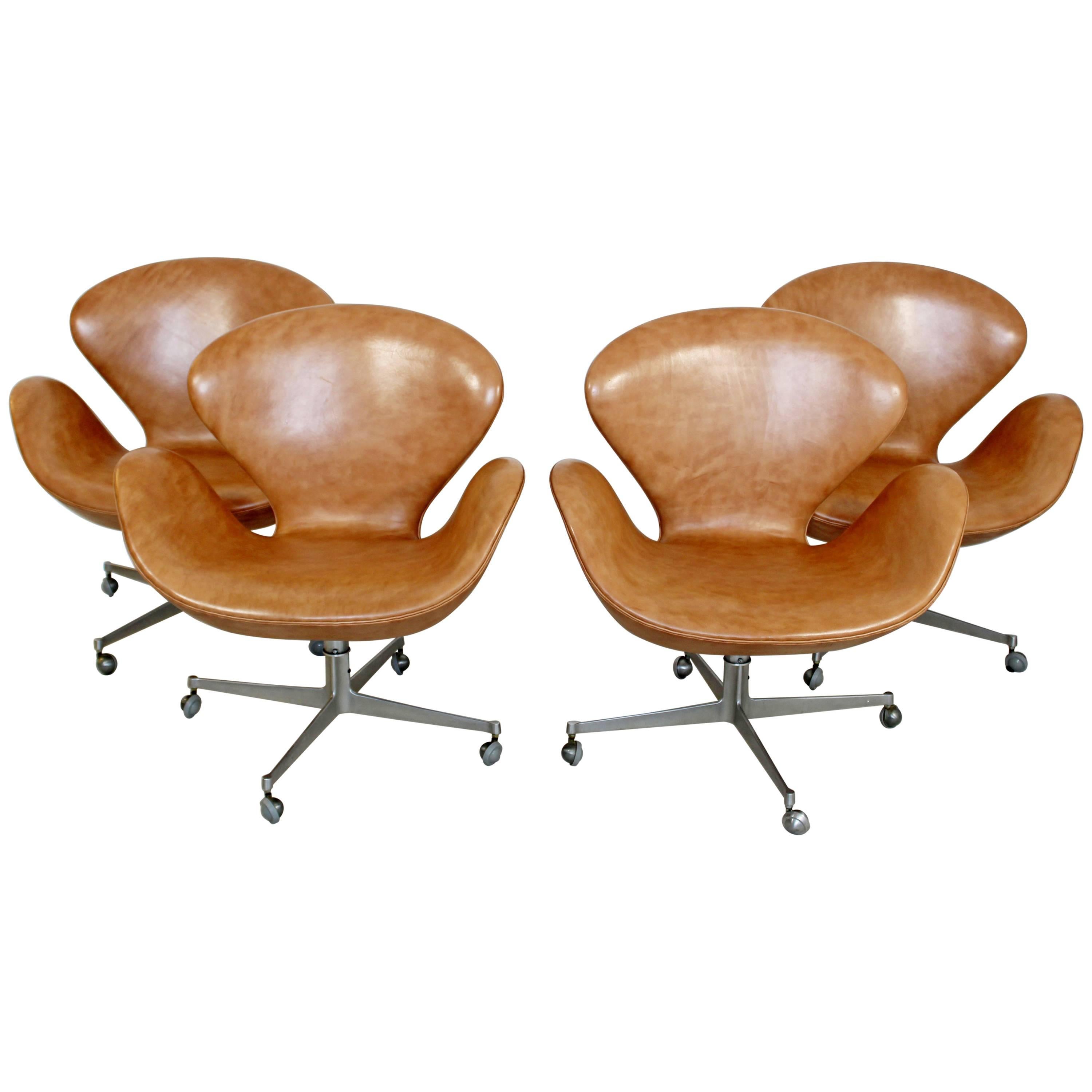 Mid-Century Modern Arne Jacobsen Fritz Hansen Set of Four Leather Swan Chairs