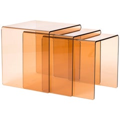 Ensemble de tables gigognes en acrylique orange et marron transparent