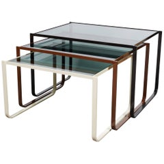 Superbe ensemble de trois tables gigognes italiennes modernistes en acier émaillé