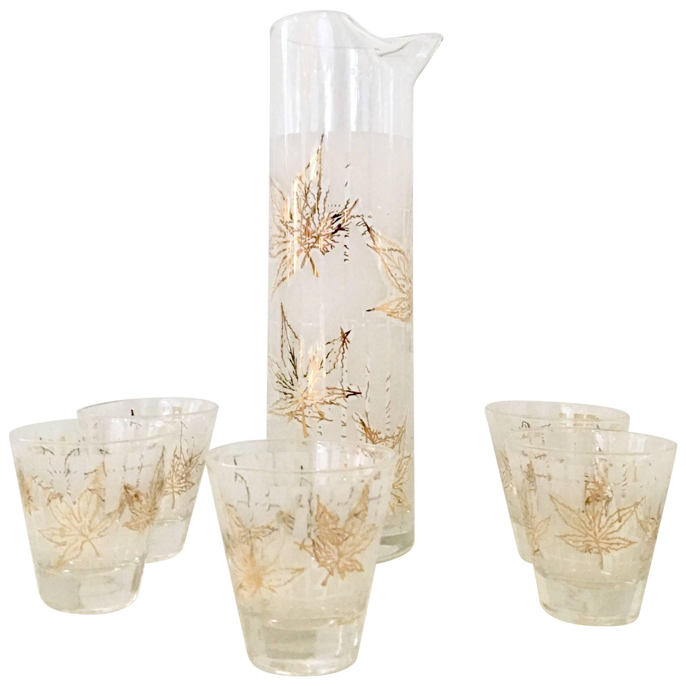 Vintage 22-Karat Frosted Leaf Motif Glass Drinks Set of Six Pieces For Sale