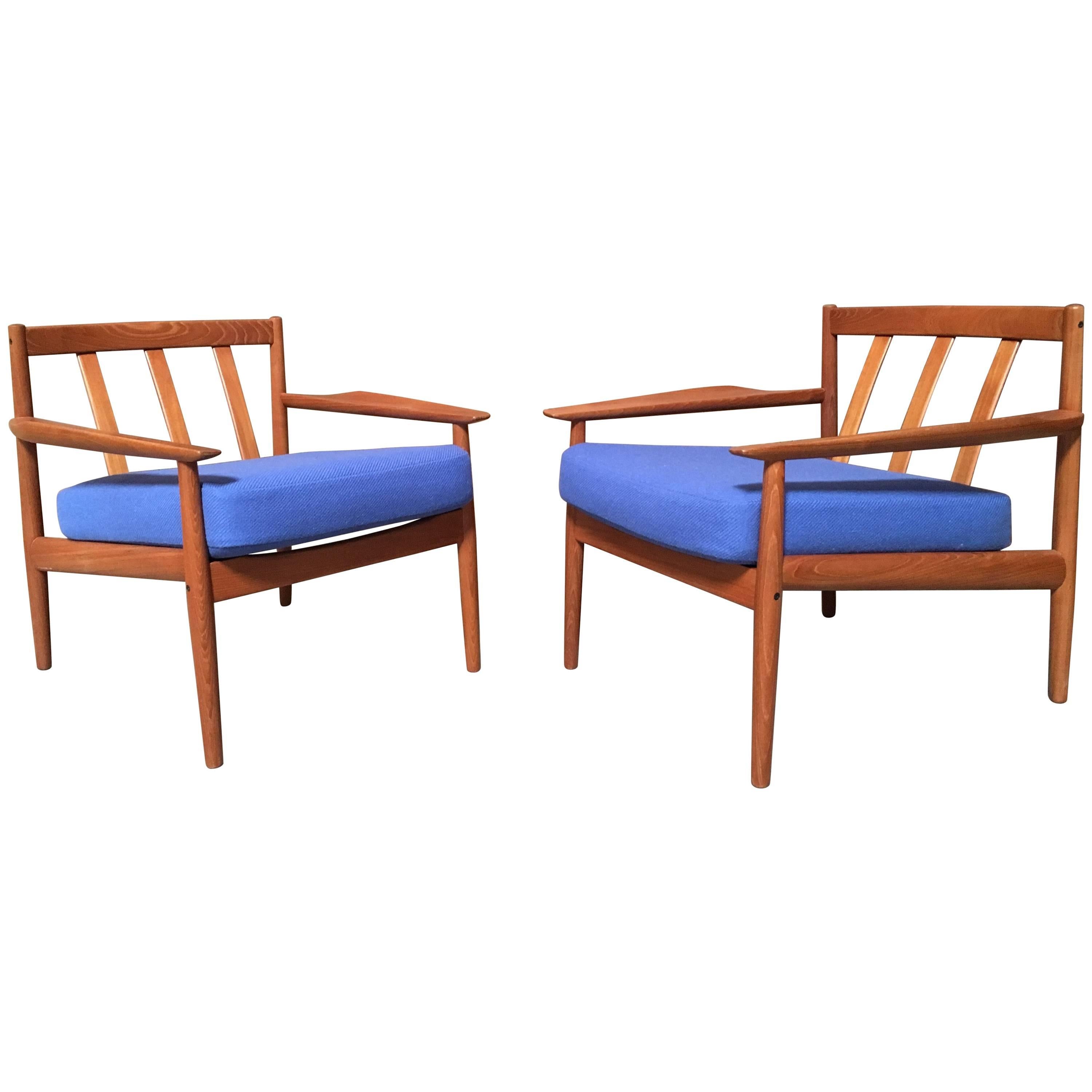 Pair of Danish Modern Lounge Chairs by Arne Vodder