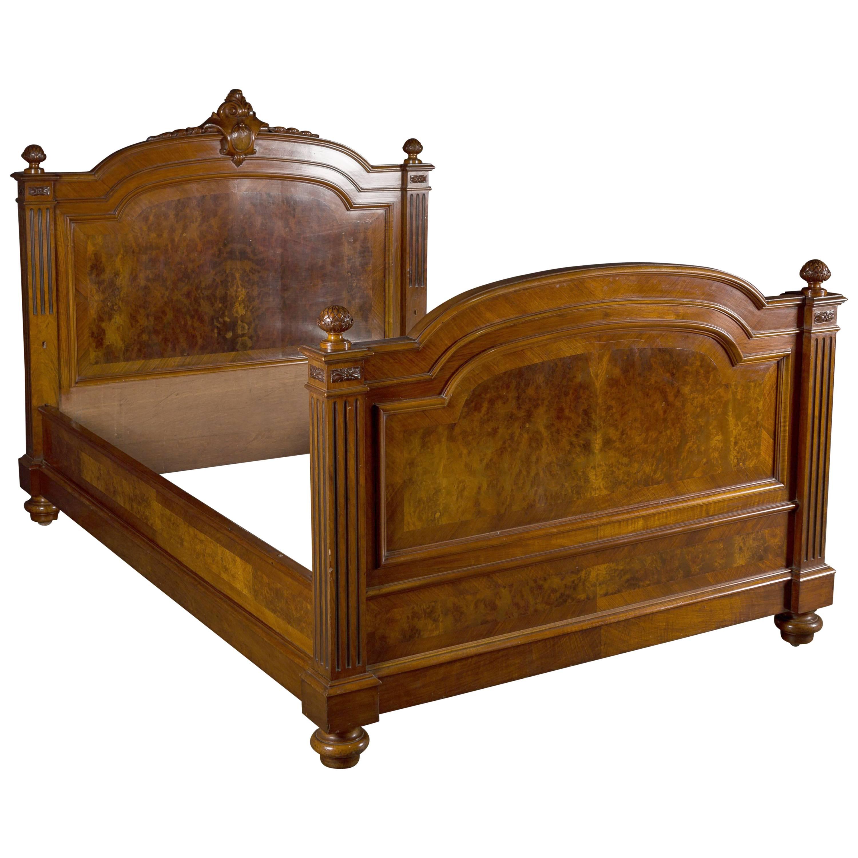 Victorian Walnut Double Bed with Carved Finials For Sale