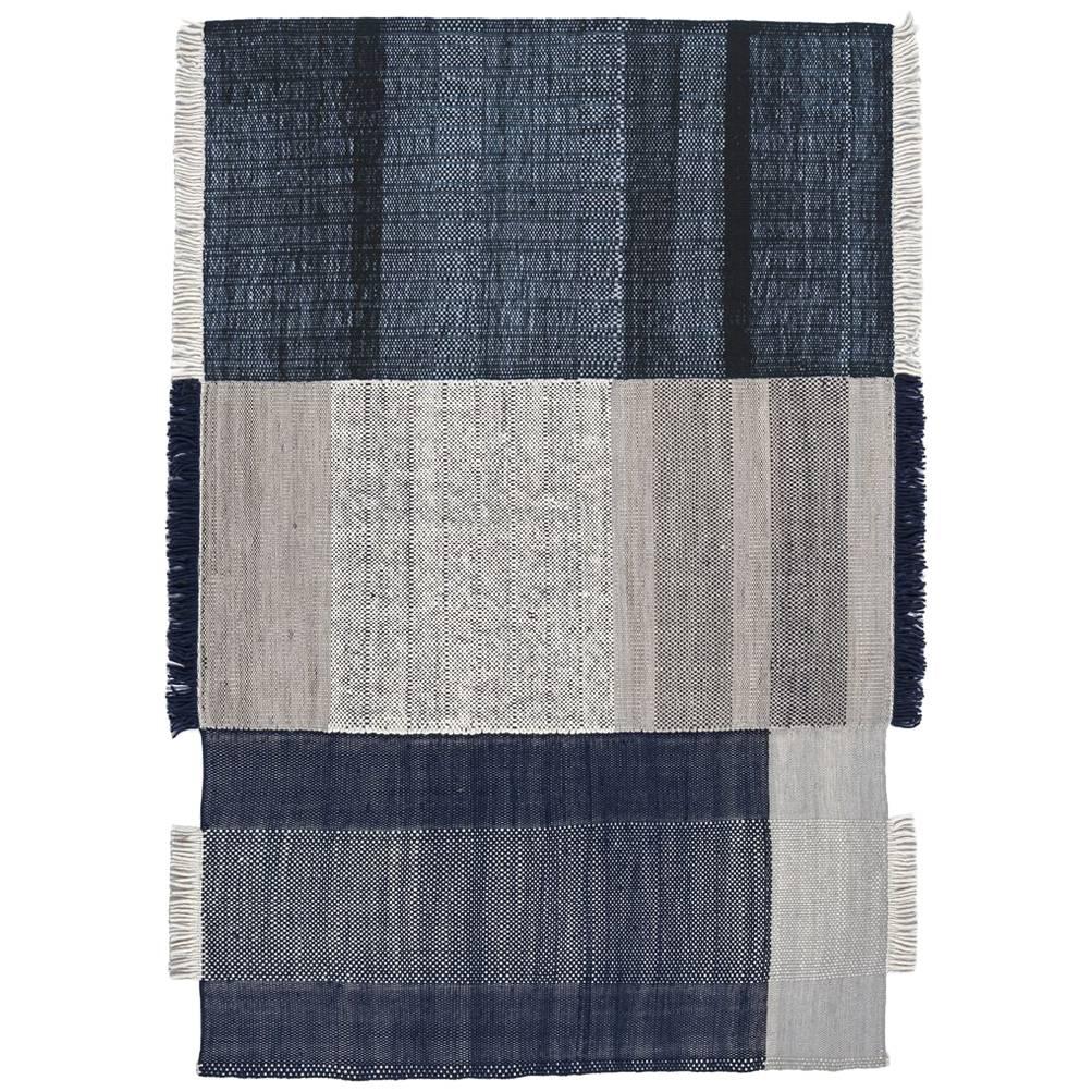 Tapis bleu moyen en laine et feutre de la collection Tres, tissé à la main par Nani Marquina