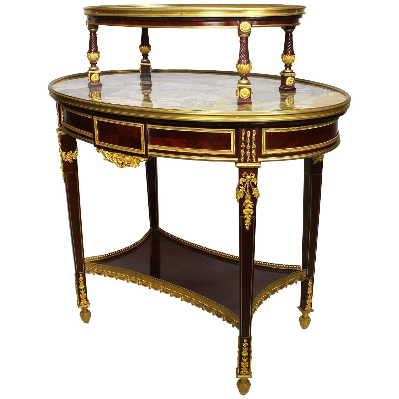 Table à thé à deux niveaux en acajou de style Louis XVI du 19ème siècle, montée en bronze doré