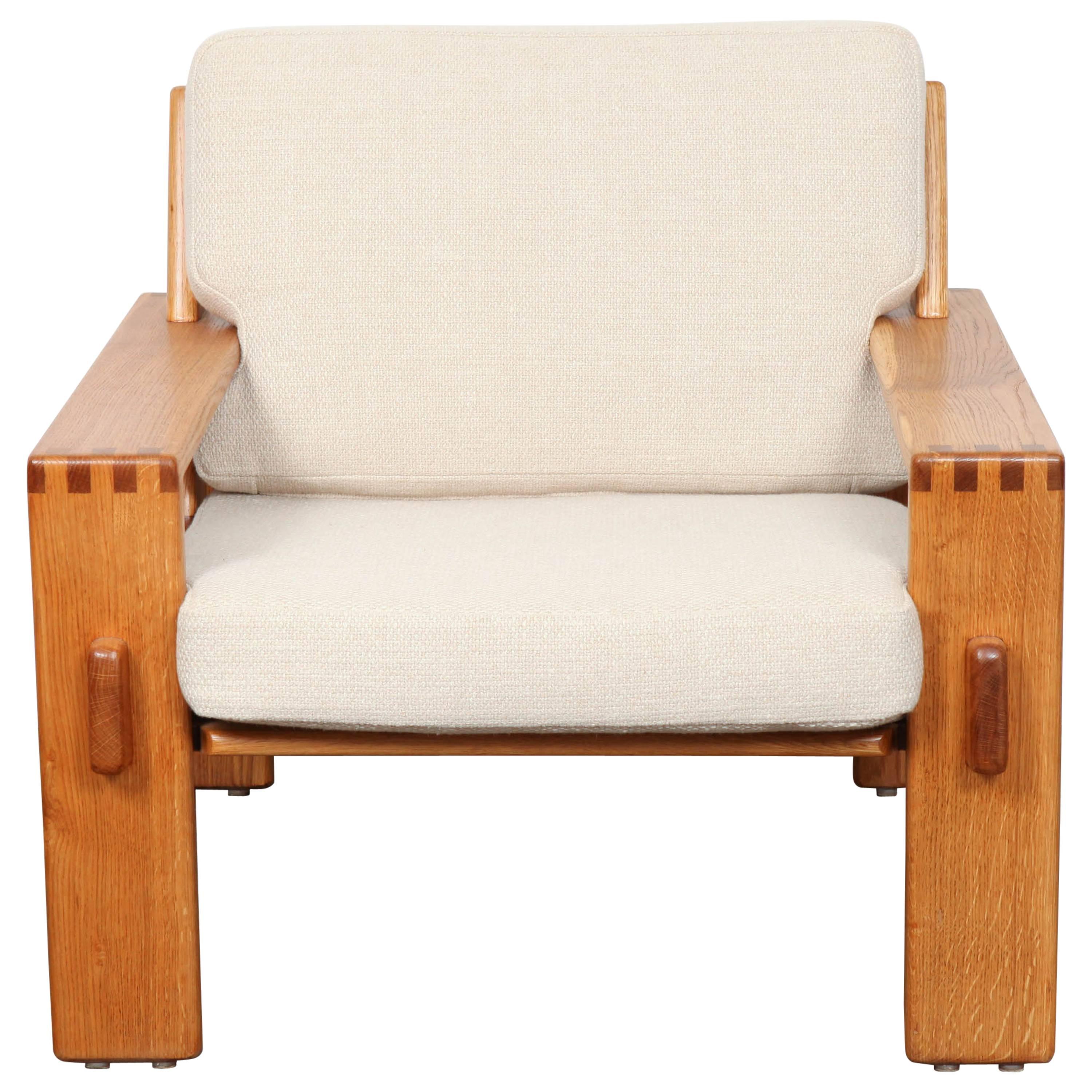 Oak framed chair designed by Esko Pajamies, newly upholstered in a crème colored Belgian bouclé fabric, Finland, 1970s. Newly lacquered.