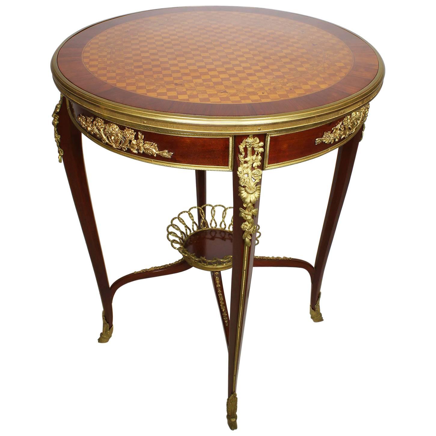 Table d'appoint de style Louis XV en marqueterie et bronze doré Gueridon en vente