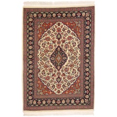 Tapis persan Qum vintage avec style rococo français