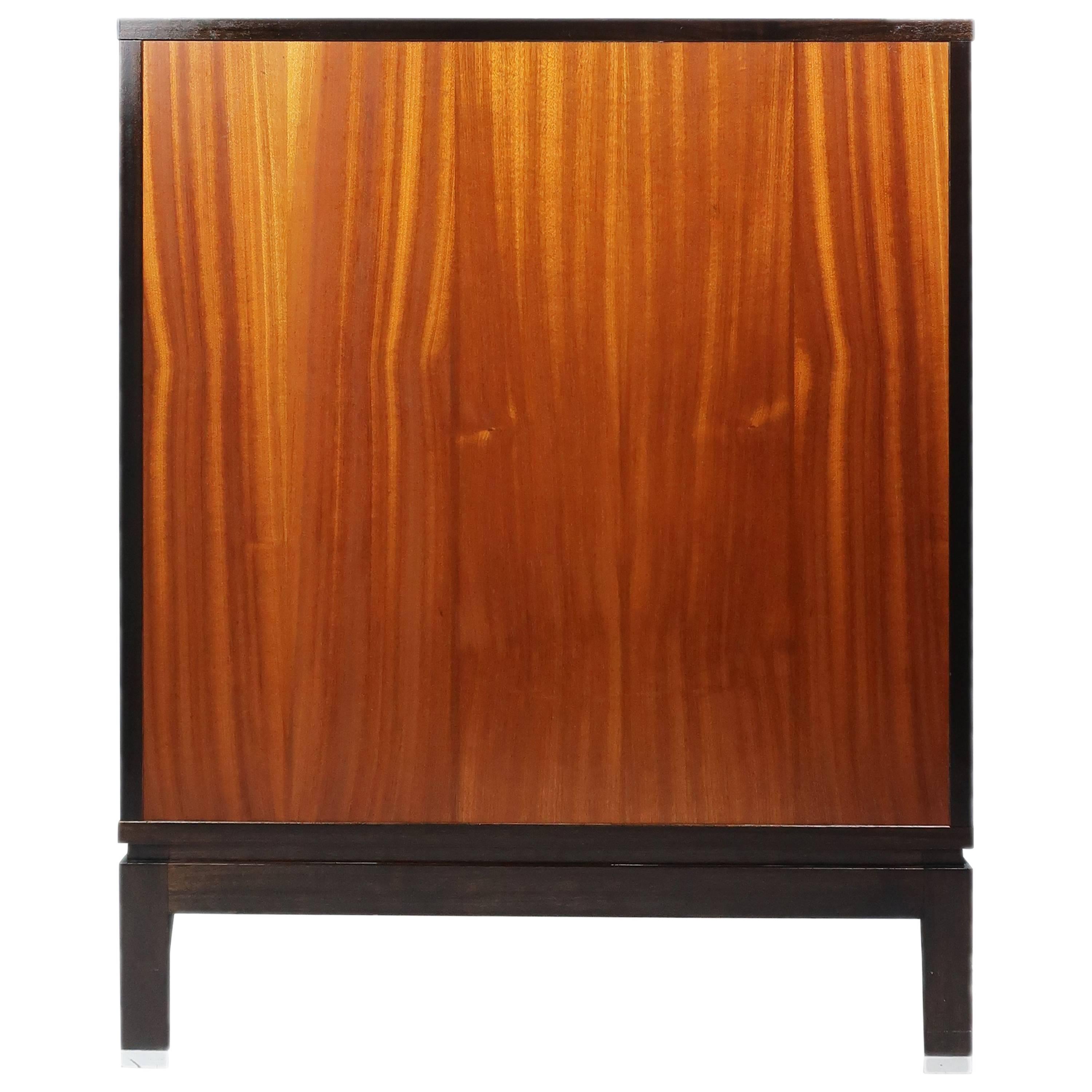 A stunning Italian modern rosewood chest of drawers by M.I.M. (Mobili Italiani Moderni), circa 1960. Well-known for producing a large number of pieces of Ico & Lusia Parisi's work, M.I.M. was located in Rome, Italy, in the 1950s and 1960s and