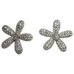 White Gold And Diamond Daisy Flower Earrings For At 1stdibs Jona White Diamond 18 Karat Gold Daisy Earrings