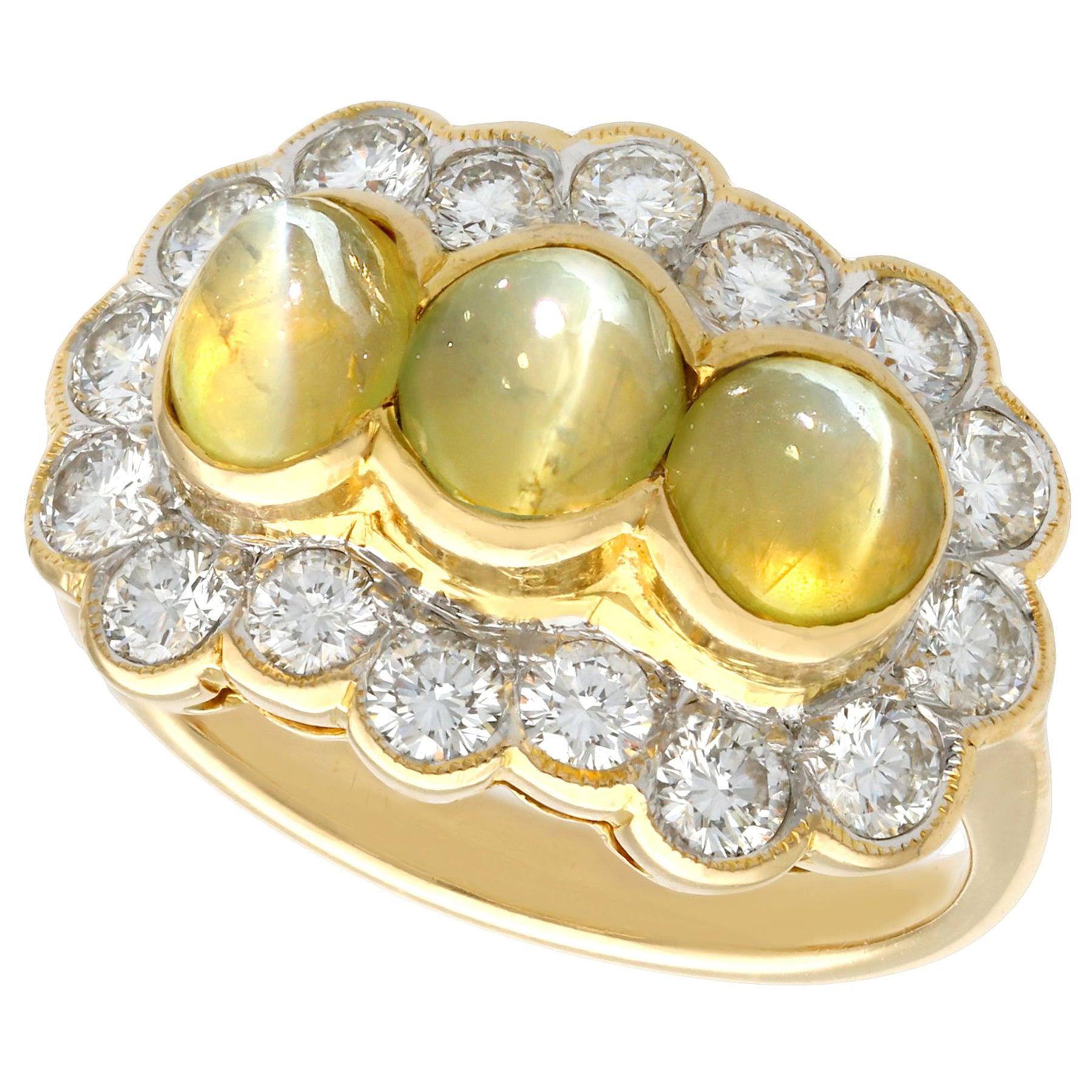 Vintage 1970s 2.19Ct Cabochon Cut Chrysoberyl and Diamond Gold Cocktail Ring For Sale