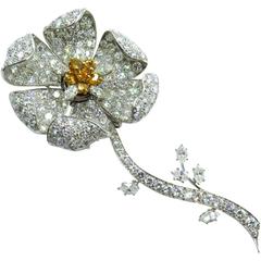 Breathtaking Large Movable White and Yellow Diamond Gold Flower Brooch Breathtaking Large Movable White and Yellow Diamond Gold Flower Brooch