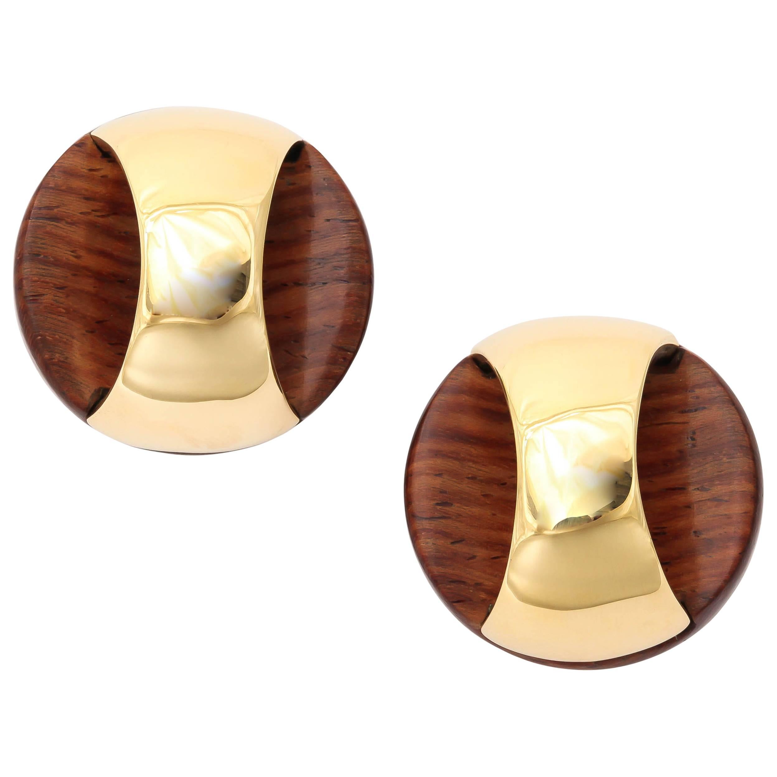  gold wood round earrings  For Sale