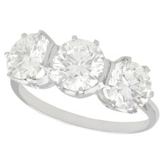Anello di fidanzamento vintage a trilogia di diamanti e platino da 3,53 carati