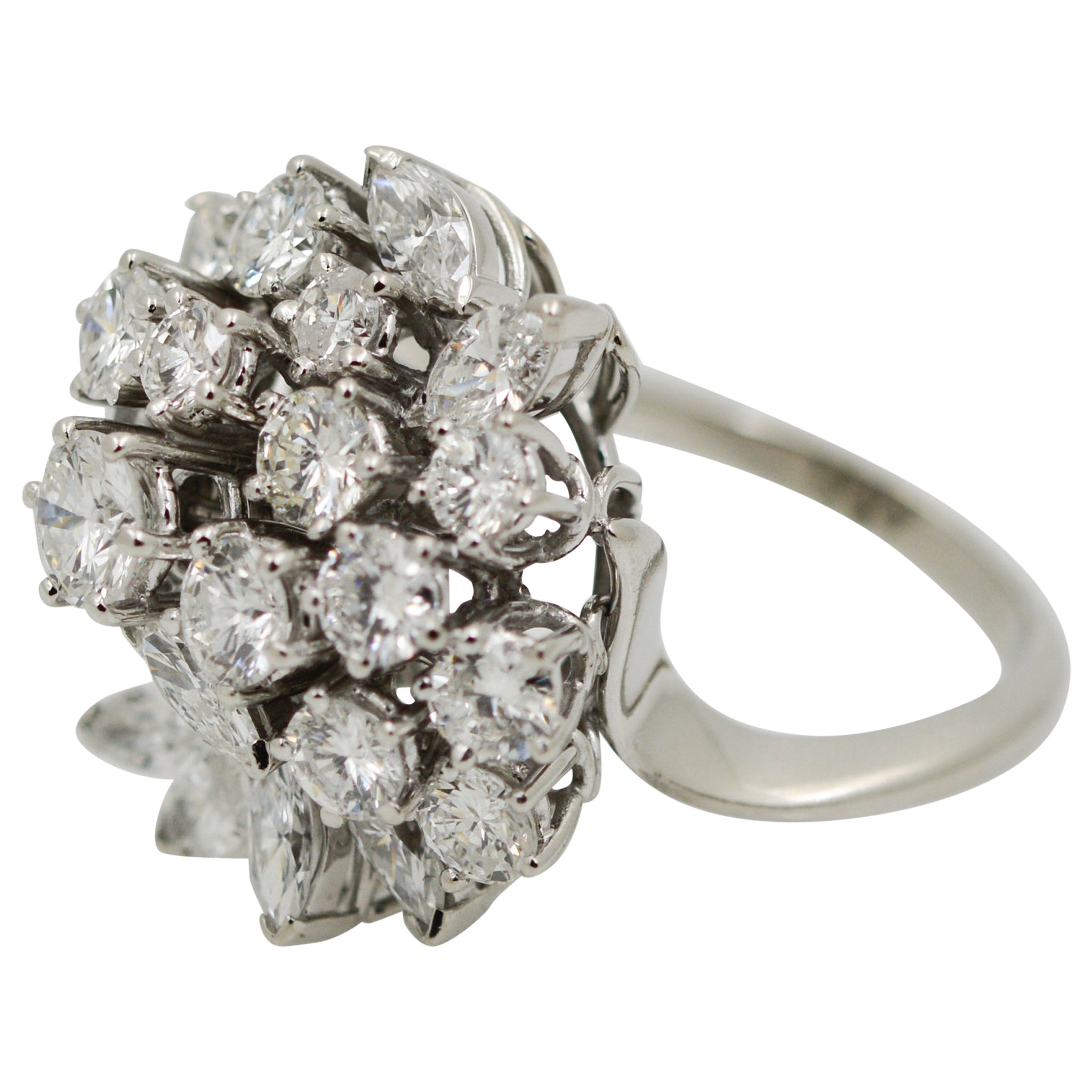 1.19 Carat Vintage Diamond Cluster Ring, Platinum For Sale at 1stDibs