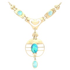 Art Nouveau 2.62 Carat Opal and Yellow Gold Necklace