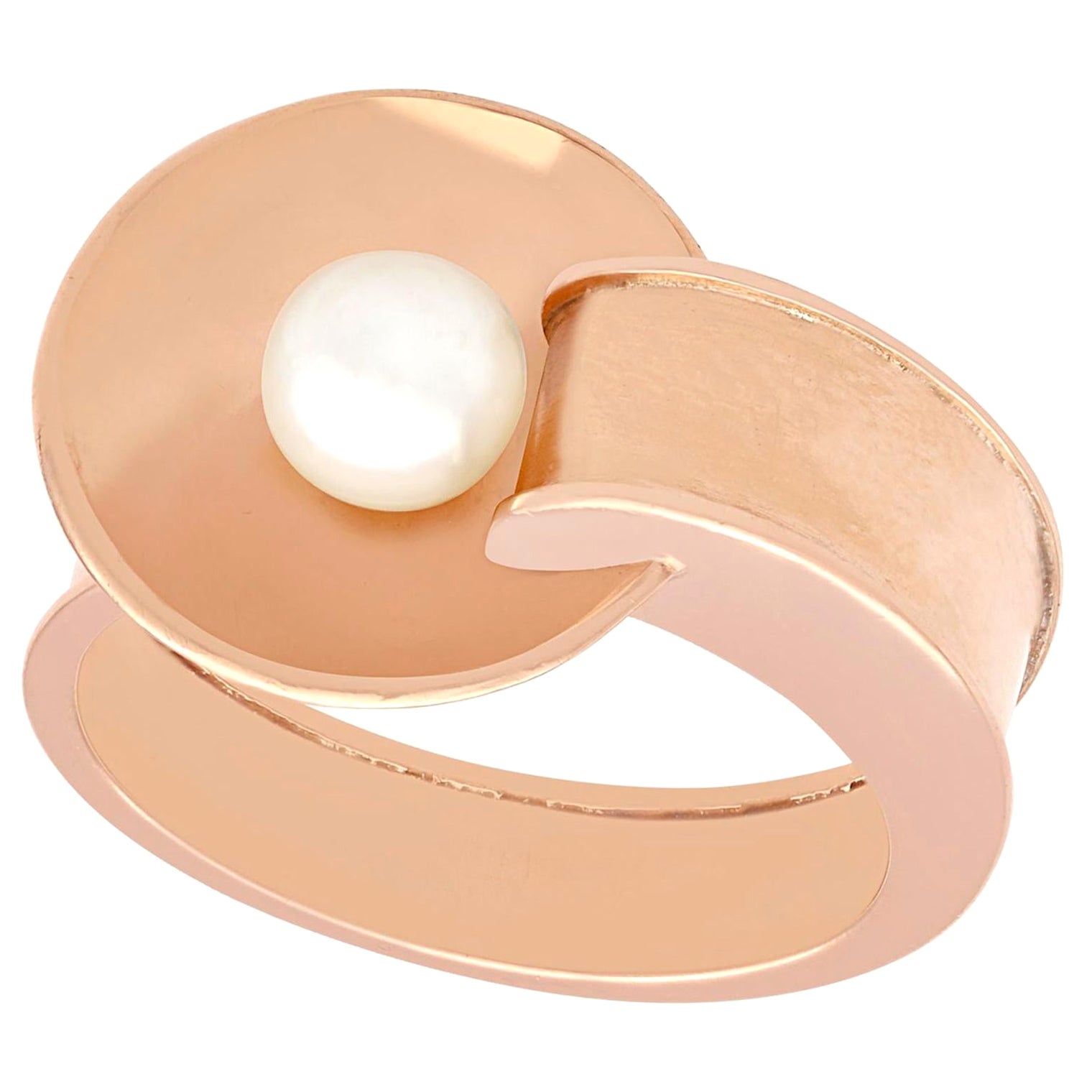 1940s Vintage Pearl and Rose Gold Ring For Sale