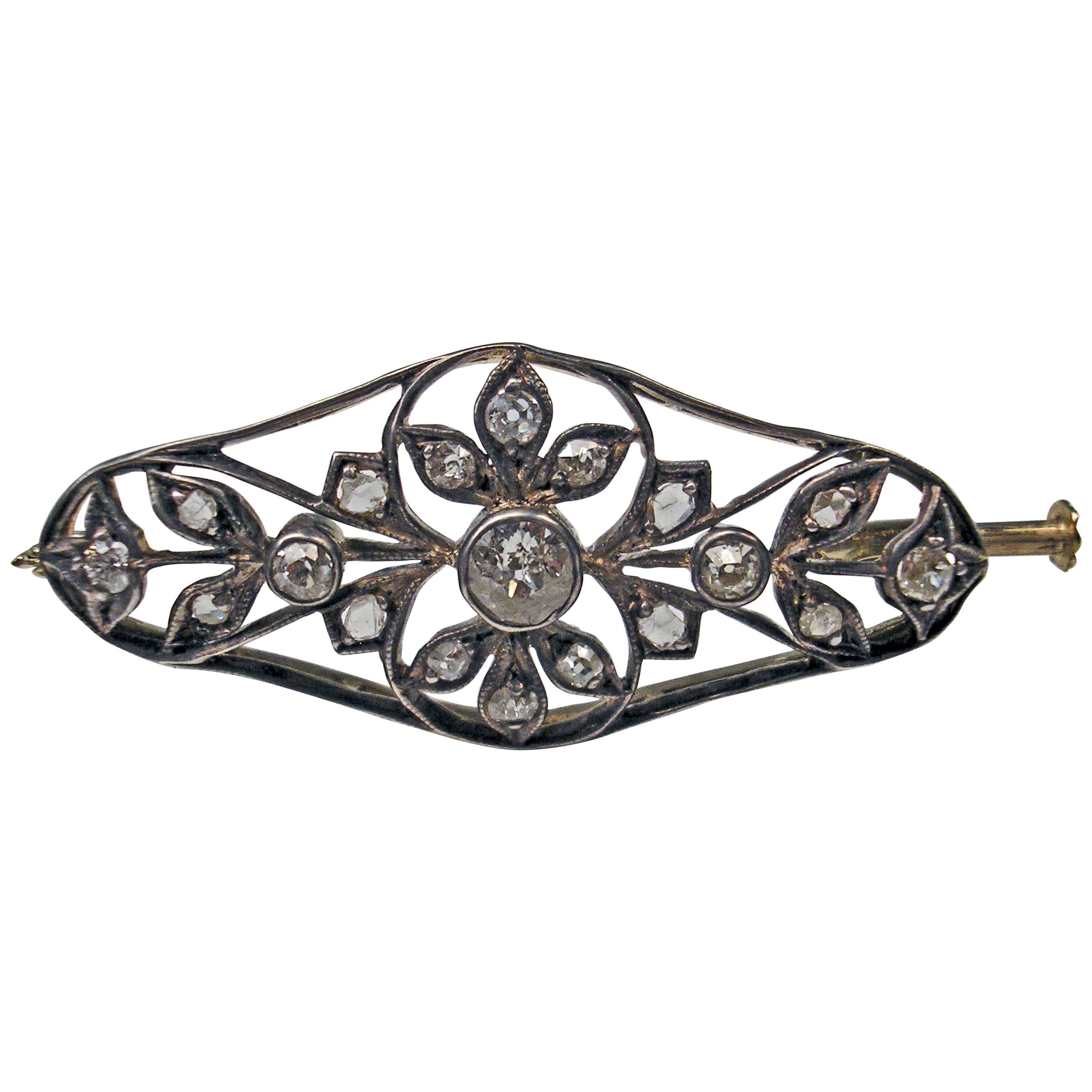 1900s Art Nouveau Diamonds 0.50 Carat Gold Flower Brooch For Sale