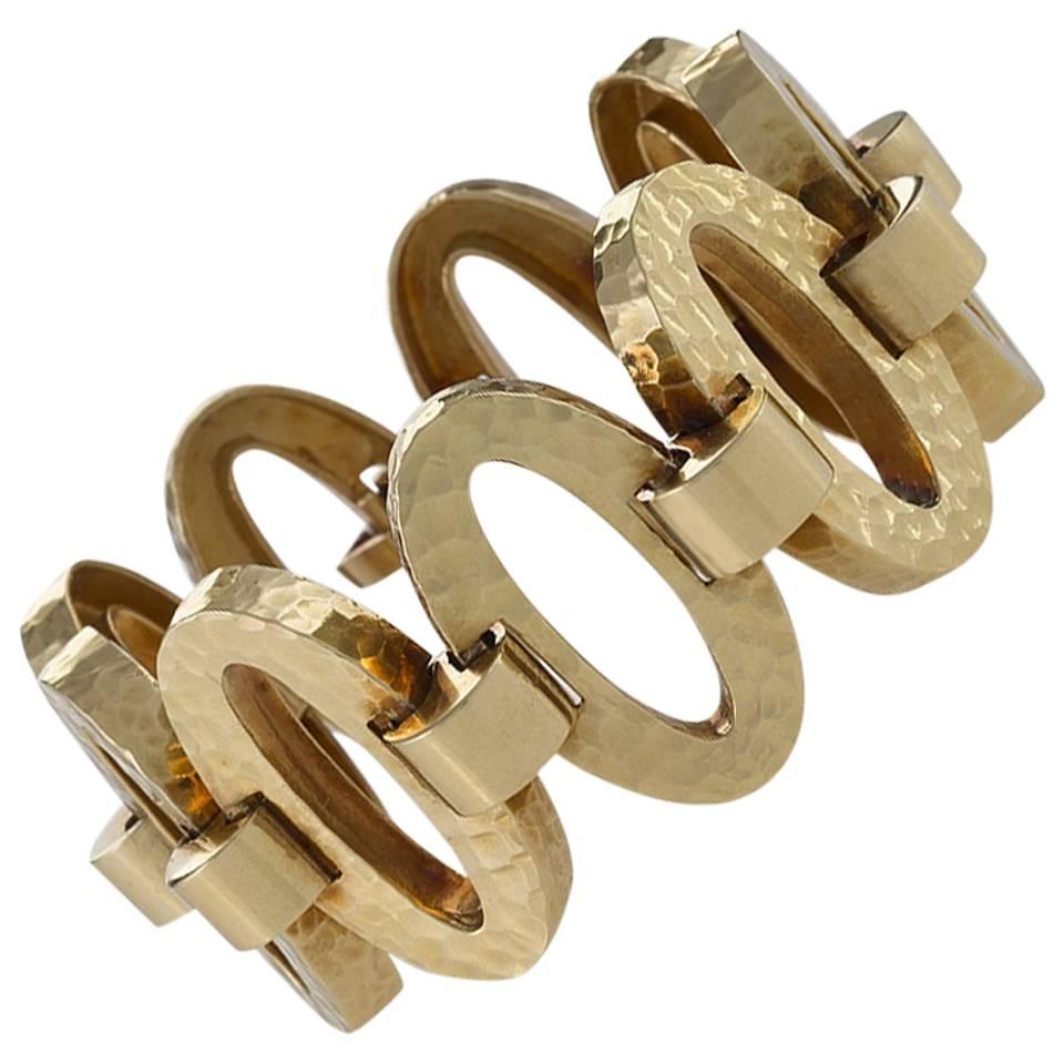 Bracelet à maillons martelés en or de la fin du XXe siècle en vente