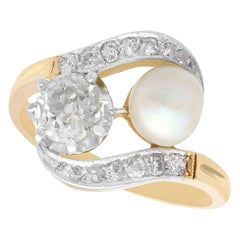Antiker Gelbgold-Dreiecksring mit 1,07 Karat Diamant und natürlicher Salzwasserperle