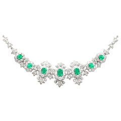 1940s 9.39 Carat Diamond and 4.10 Carat Emerald White Gold Necklace