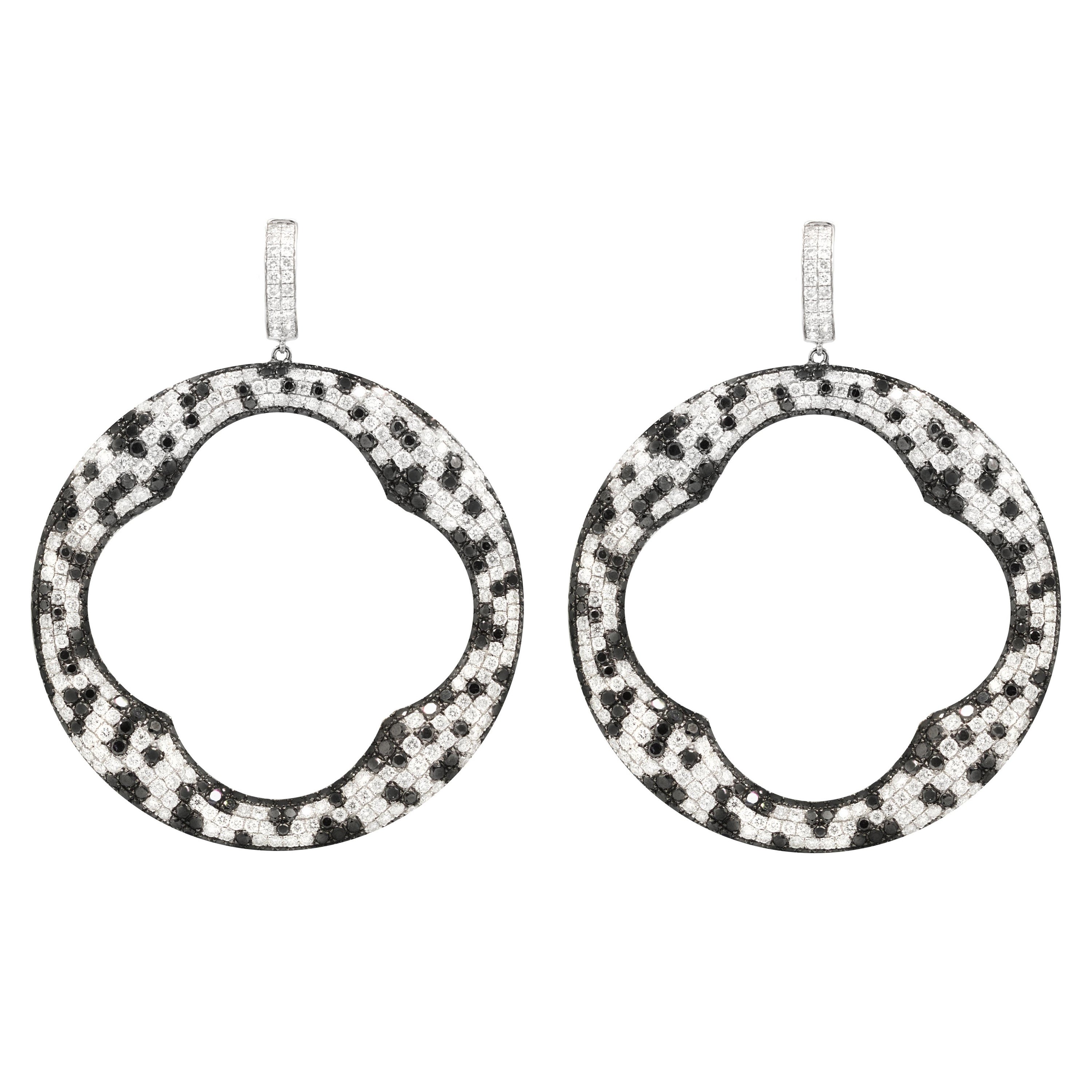 18K white gold earrings with 25.00 carats of black and white diamonds For Sale