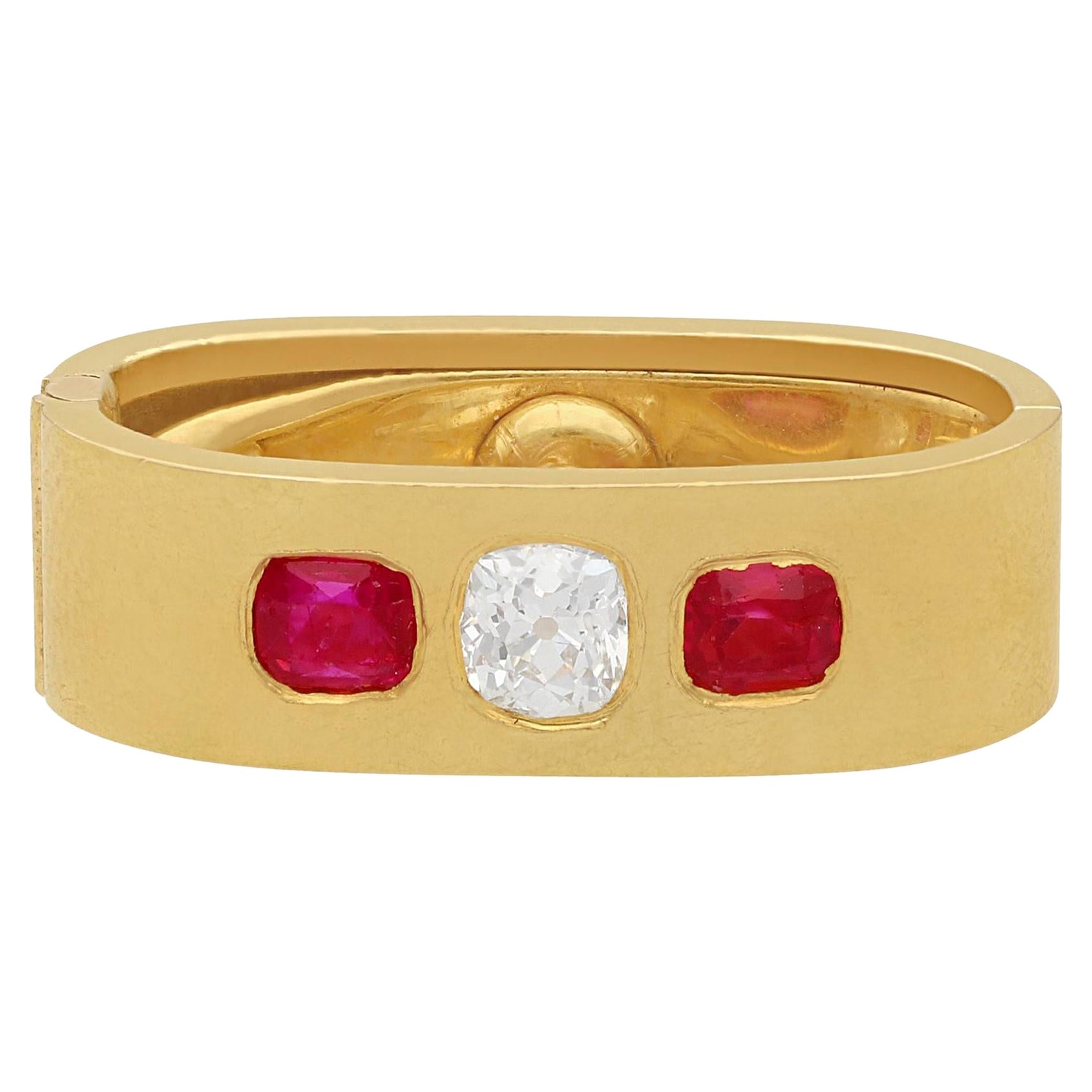 Écharpe ou pince Cravat des années 1900 en or jaune 18 carats avec diamants et rubis