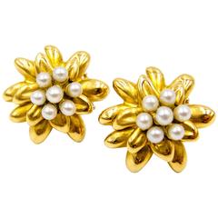 Charming Janet Mavec Gold Pearl Floral Earclips Vintage Charming Janet Mavec Gold Pearl Floral Earclips