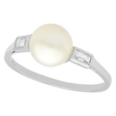 Anillo de compromiso vintage de oro con diamantes y perlas cultivadas de los años 60
