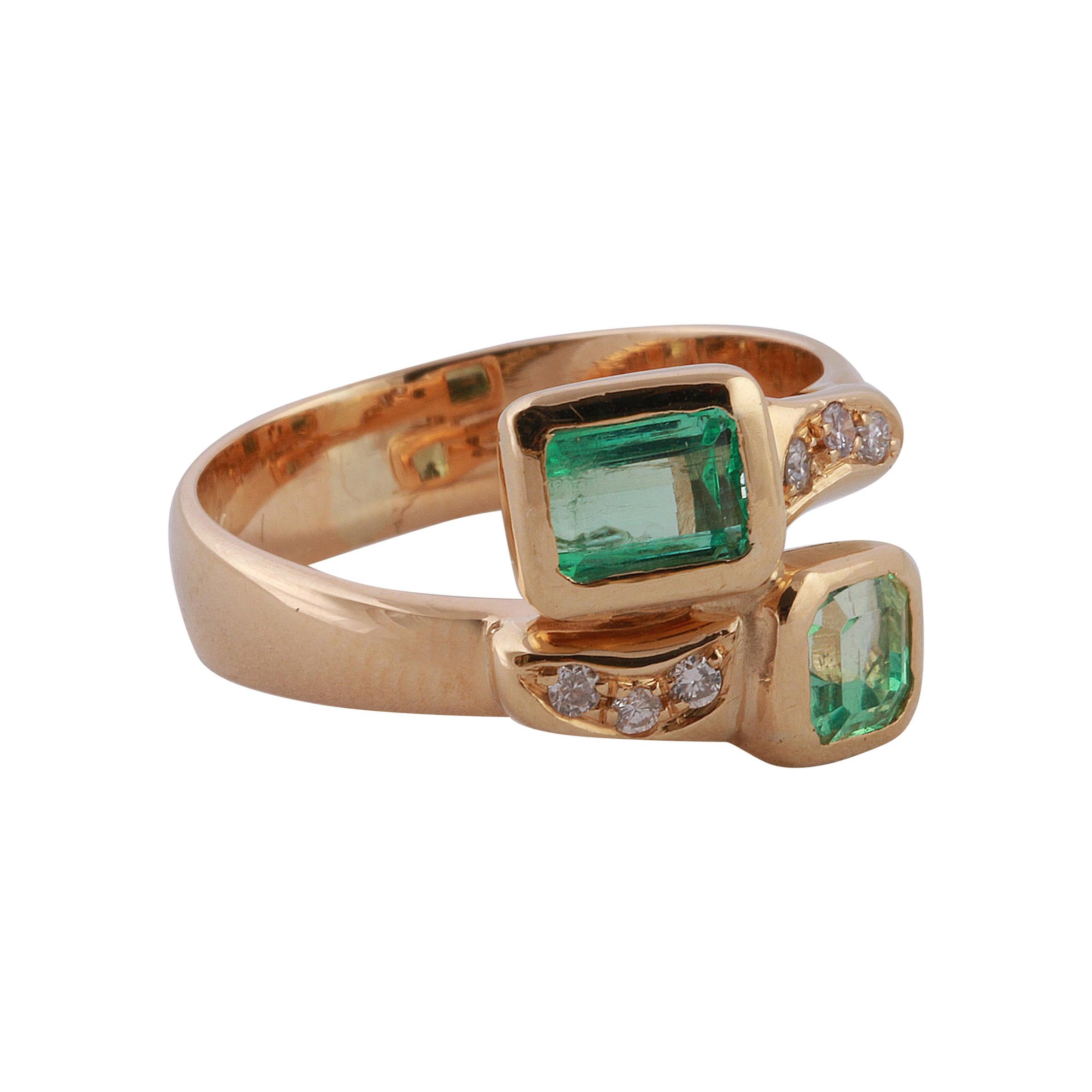 18 Karat Yellow Gold "Vous et Moi" Ring with two Emeralds and Diamonds