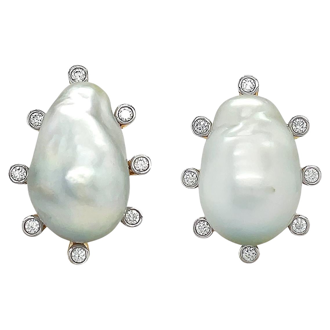 Pendientes de oro amarillo de 18 quilates con perlas barrocas y detalles de diamantes