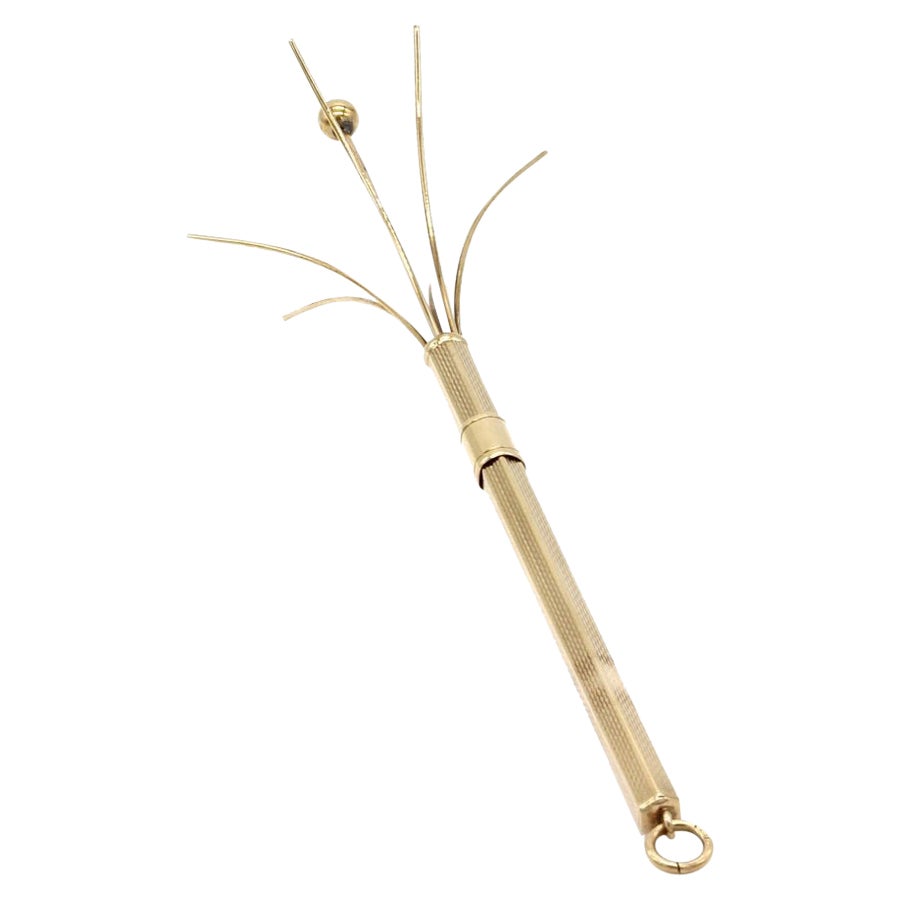 Vintage Cocktail Swizzle Stick in British Hallmarked 9 Carat Yellow Gold For Sale at 1stDibs