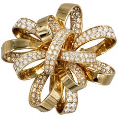 Chic Diamond Gold Ribbon Brooch
