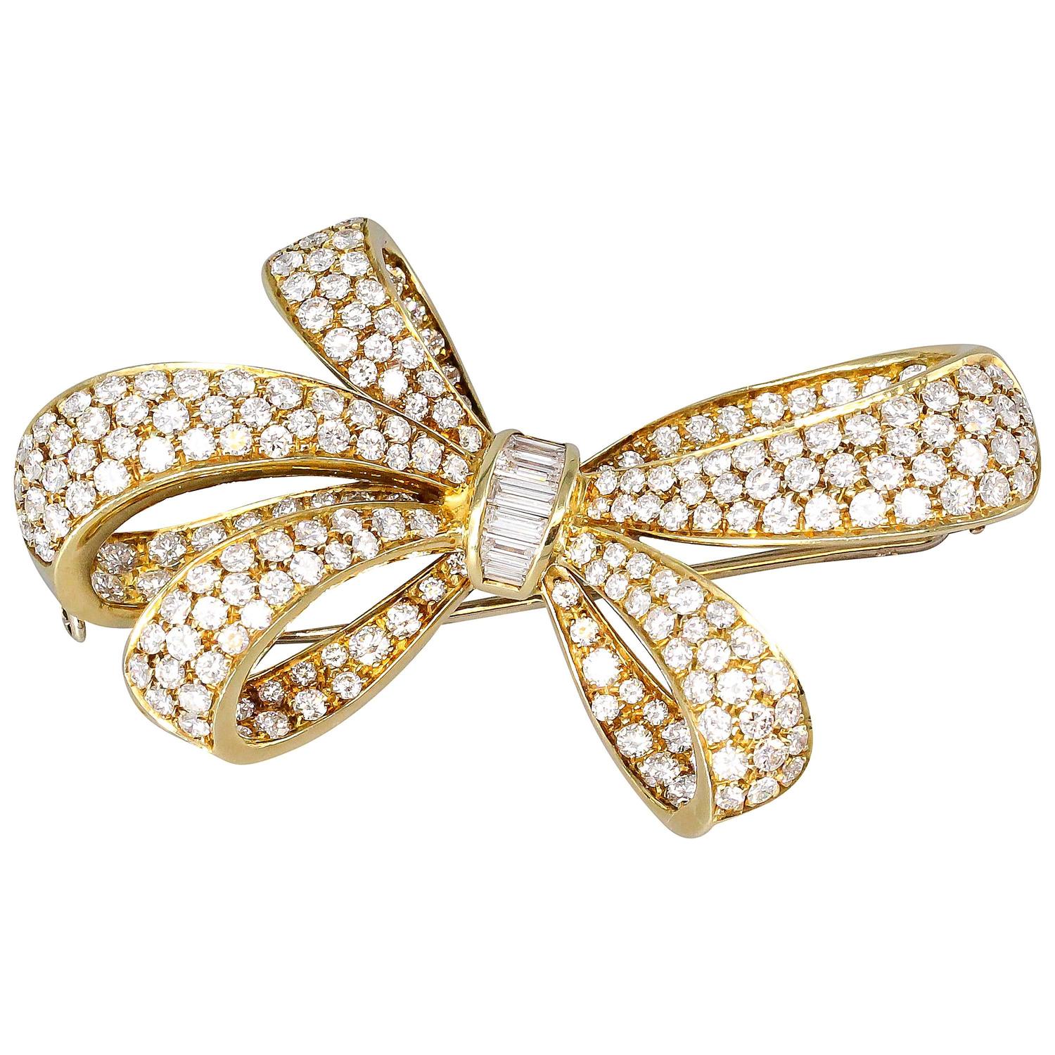 TIFFANY and CO. Diamond and Gold Bow Brooch For Sale at 1stdibs
