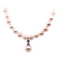14 Karat White Gold 18 Inch Pearl Necklace with Round Diamonds