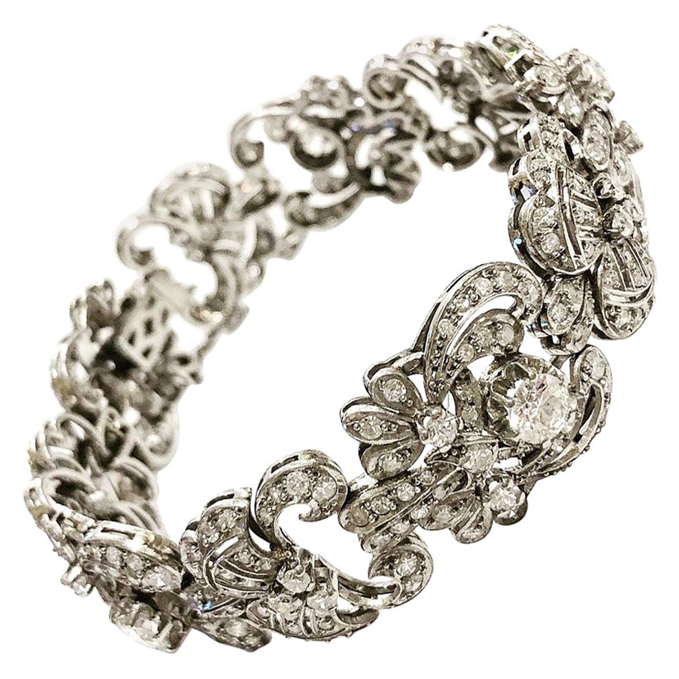 1930s Art Deco 8.7 Carat Diamonds and Platinum Articulated Bracelet