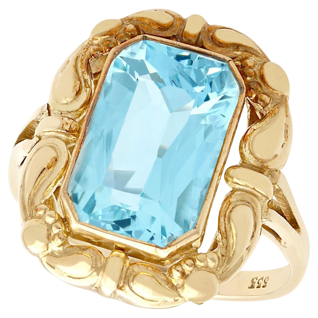 Antique German 4.10 Carat Emerald Cut Aquamarine and Yellow Gold Cocktail Ring For Sale