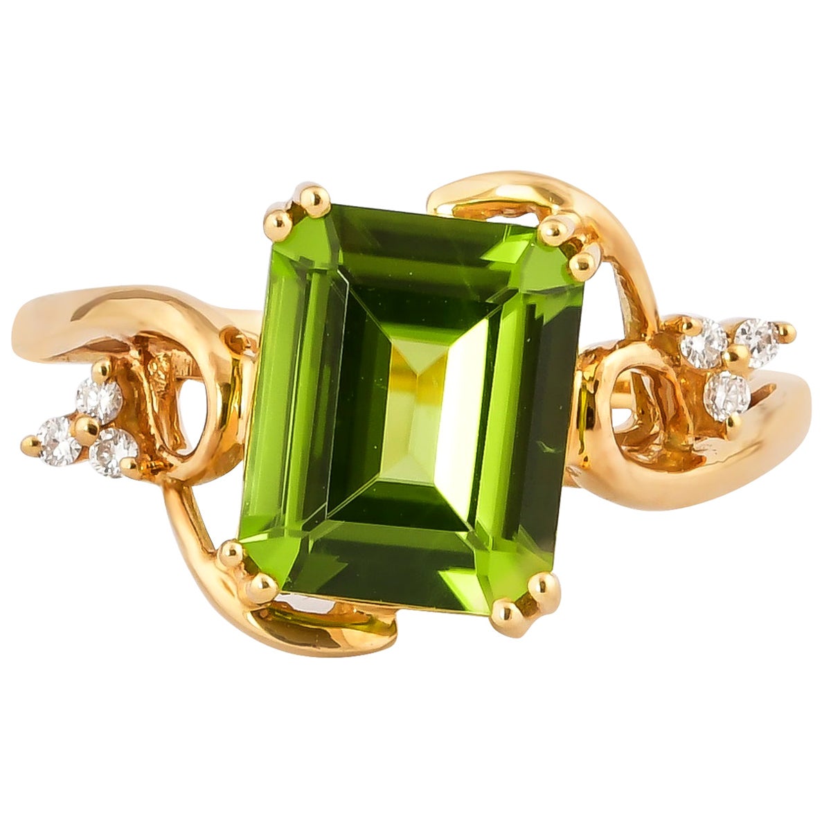 7 Carat Peridot and Diamond Ring in 18 Karat Yellow Gold For Sale at