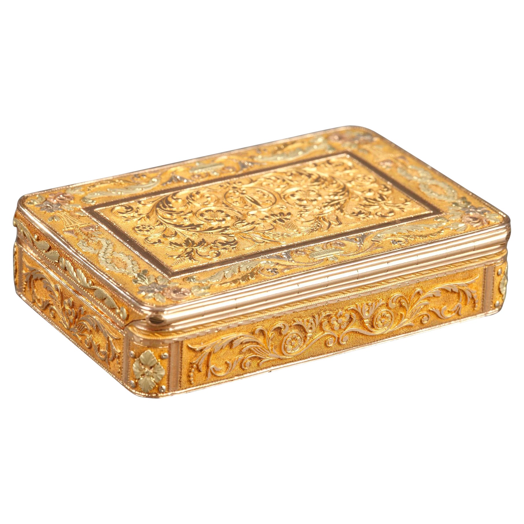 Boîte à pilules en or, Début du 19e siècle en vente
