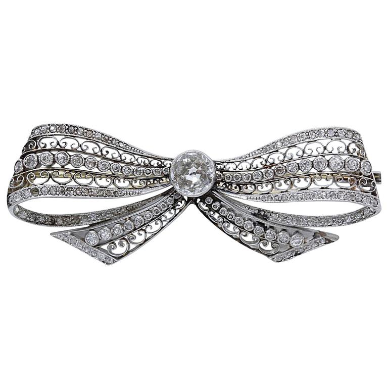 Belle Époque Diamond Platinum Bow Brooch For Sale