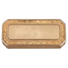 Caja dorada con laterales cortados