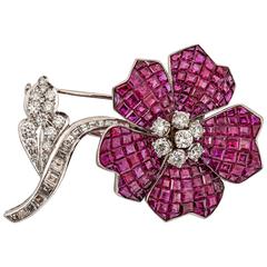 Van Cleef & Arpels Gorgeous Ruby Diamond Gold brooch