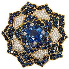 Verdura Gorgeous Sapphire Diamond Gold Flower Brooch 7