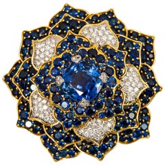 Vintage Verdura Gorgeous Sapphire Diamond Gold Flower Brooch