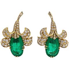Van Cleef & Arpels Gorgeous Emerald diamond gold Flower earrings 1