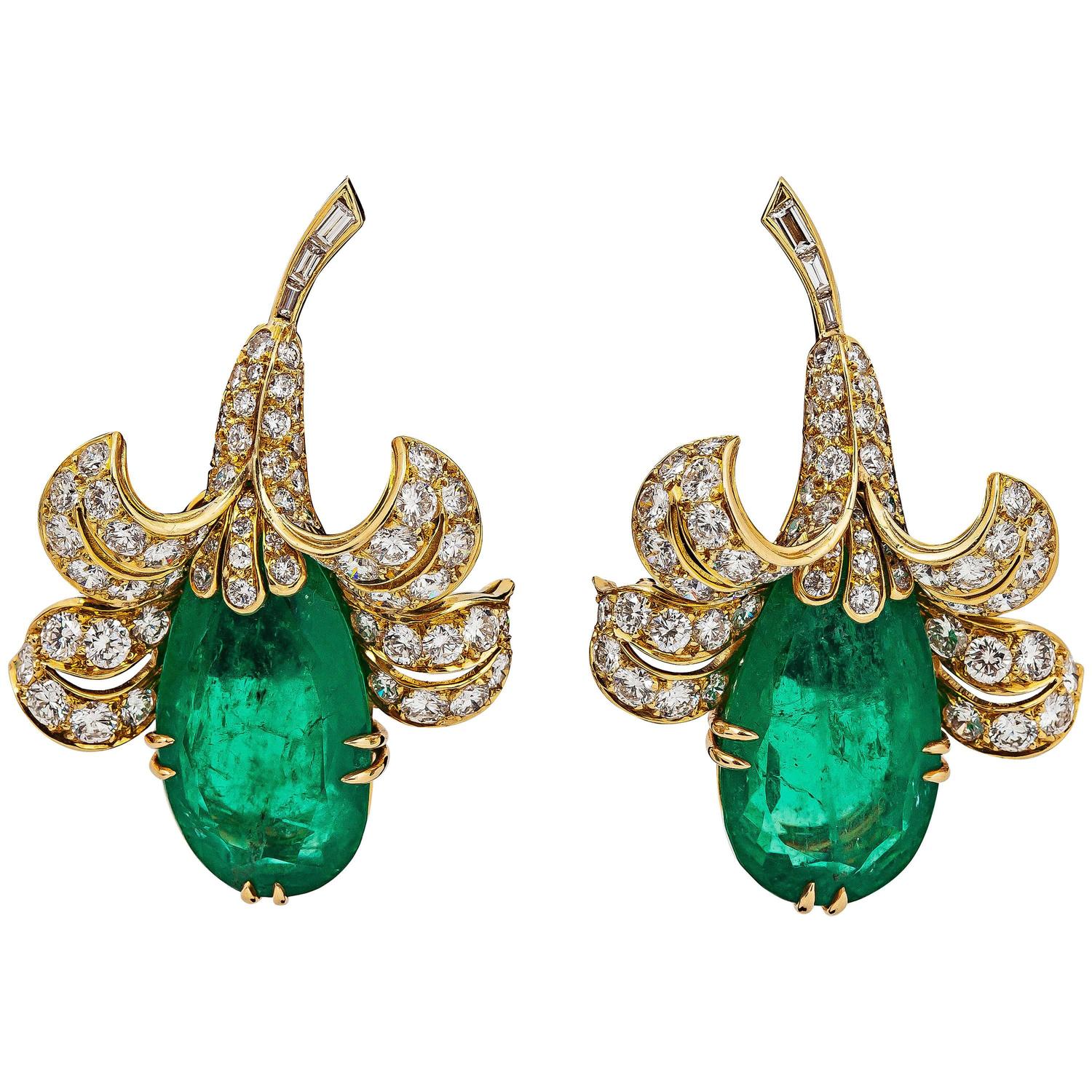 Van Cleef and Arpels Emerald diamond gold Flower earrings For