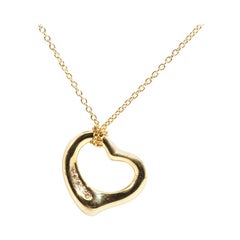 Tiffany & Co. Elsa Peretti Pendentif et chaîne en or jaune 18 carats avec cœur ouvert